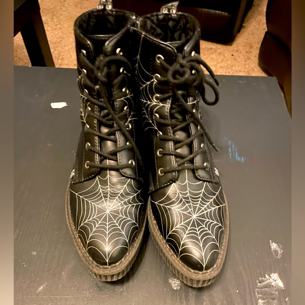 Black TUKskin™ 7-Eye Spiderweb Glow Boot